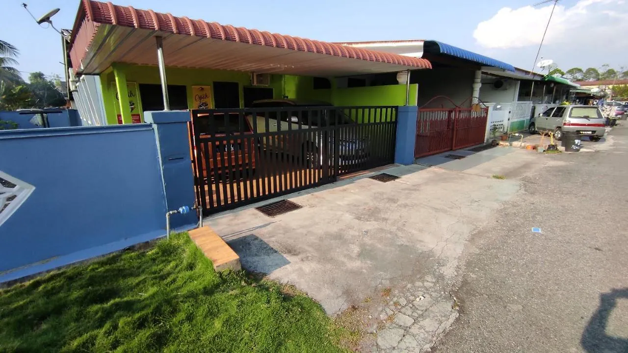 Homestay Opah Parit Buntar, Perak 0*,  马来西亚
